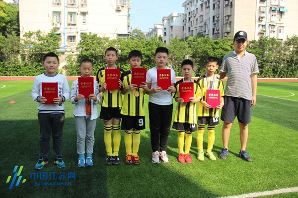 首届俊迈飞翔校园足球俱乐部邀请赛圆满落幕