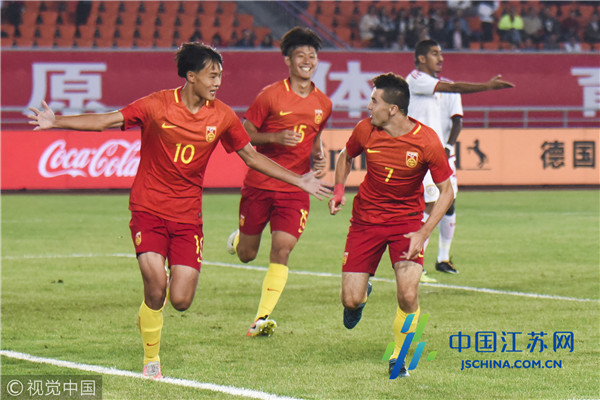 中超球员老婆谁最漂亮_中超足球球员收入(2)